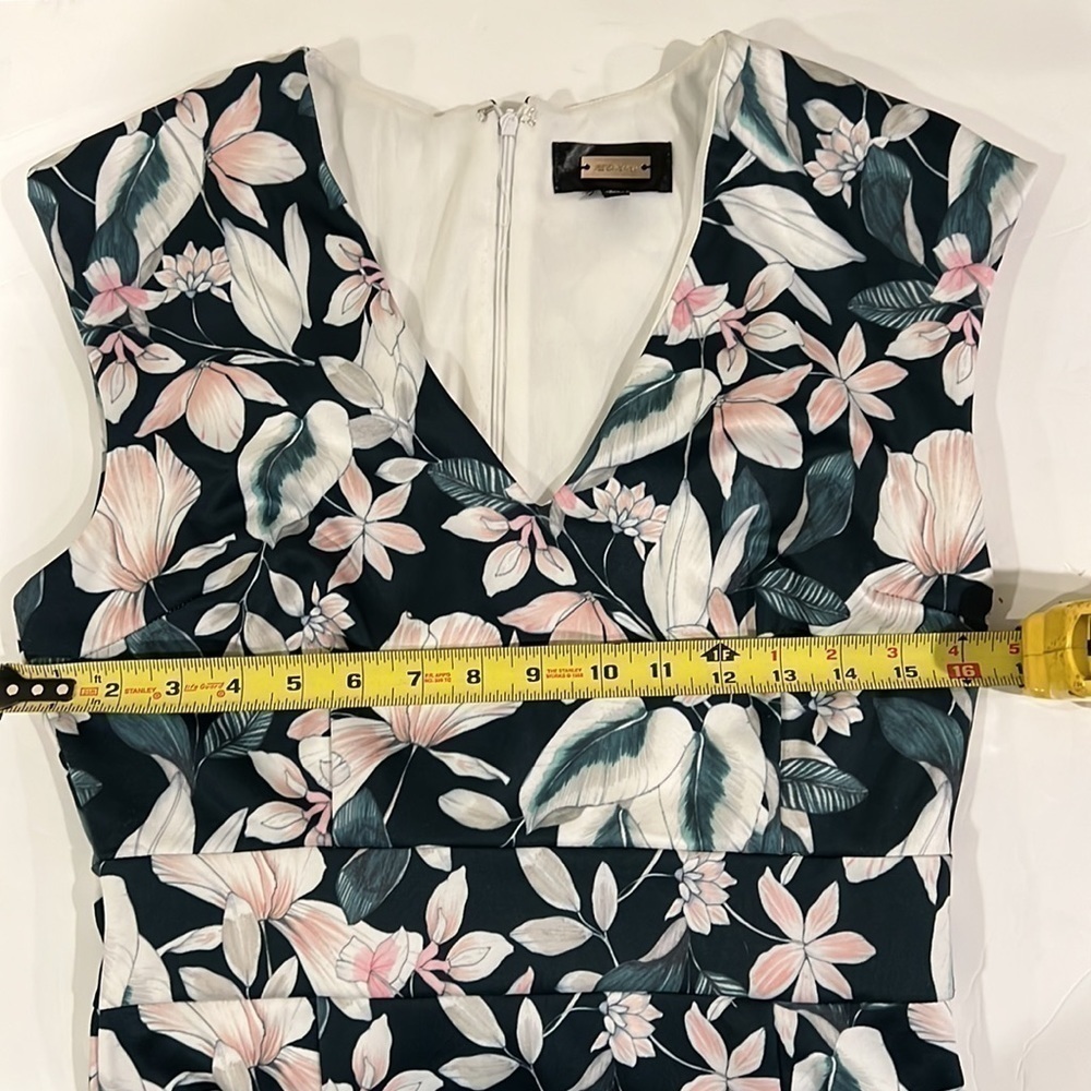 Alexia Admor Dress, Size M - Picture 10 of 11